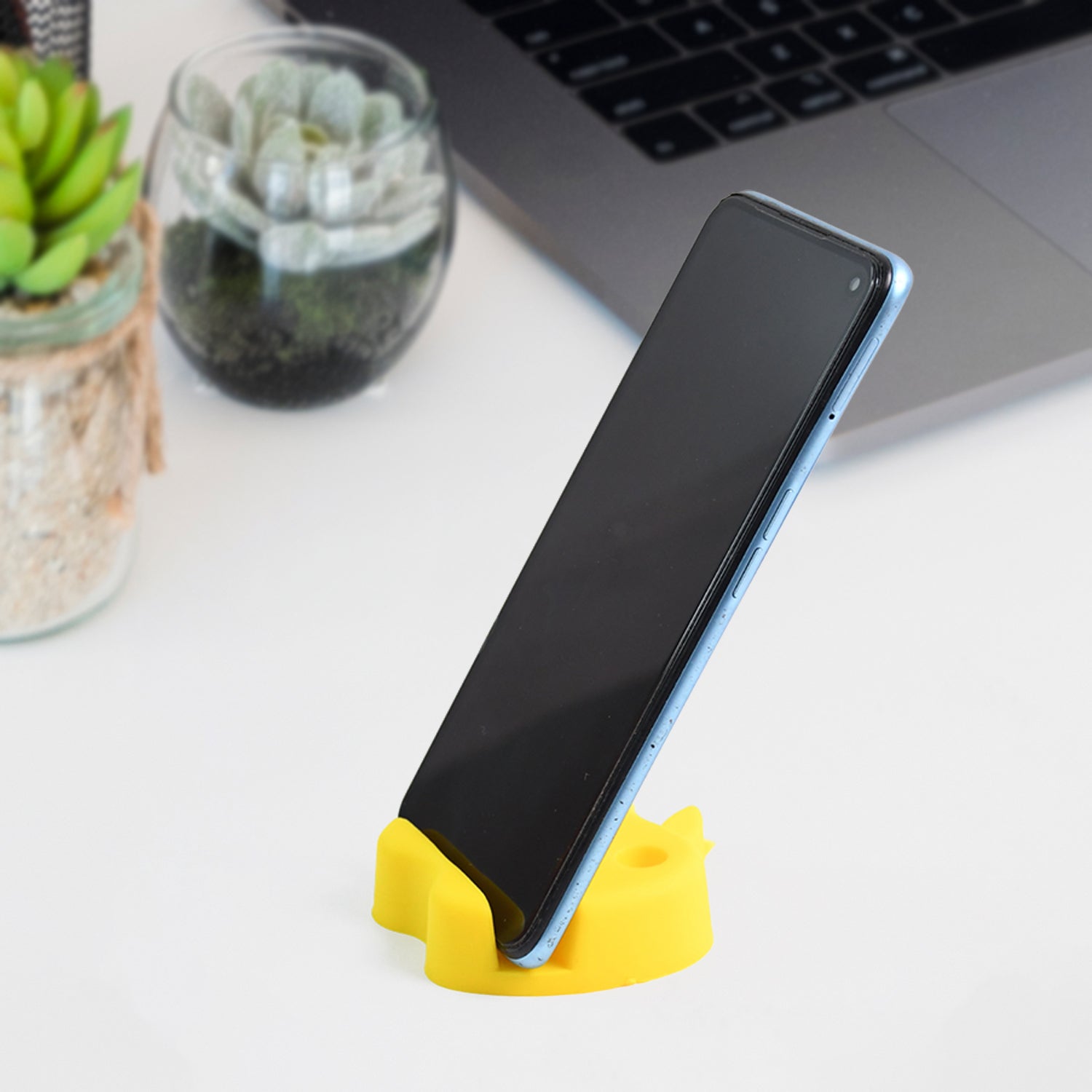 Multi-Functional Apple-Shaped Plastic Mobile Stand with Pen Holder (1 Pc / Mix Color) Multi-Functional Apple-Shaped Plastic Mobile Stand with Pen Holder (1 Pc / Mix Color)